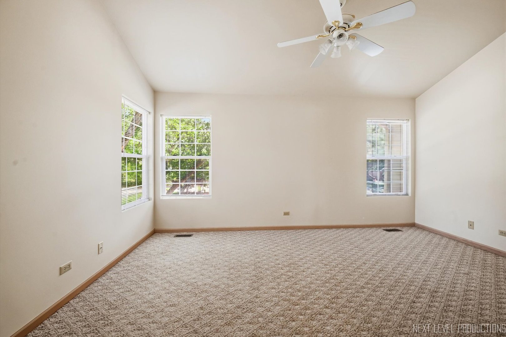 37 Ione Drive B Property Photo 20