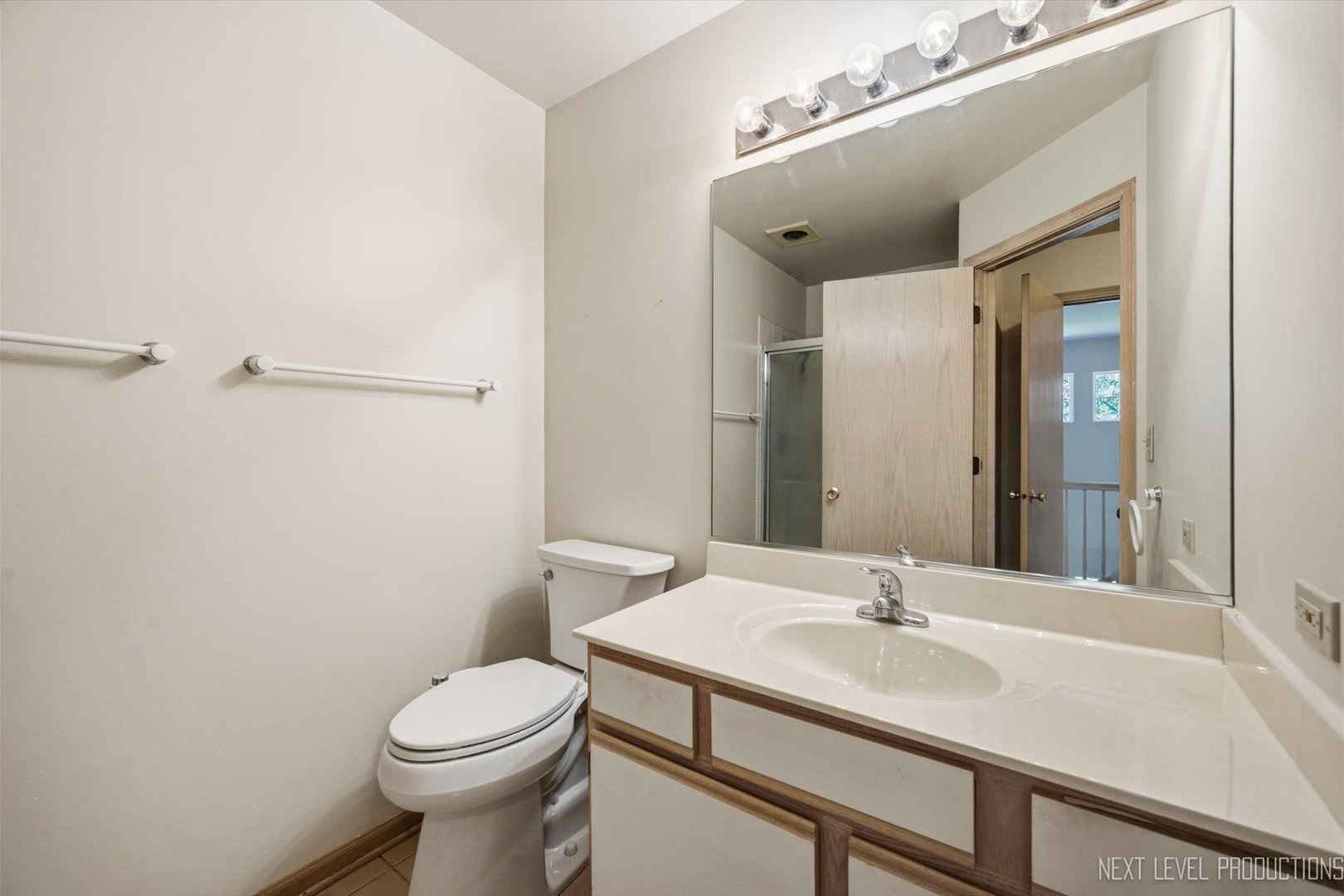 37 Ione Drive B Property Photo 22