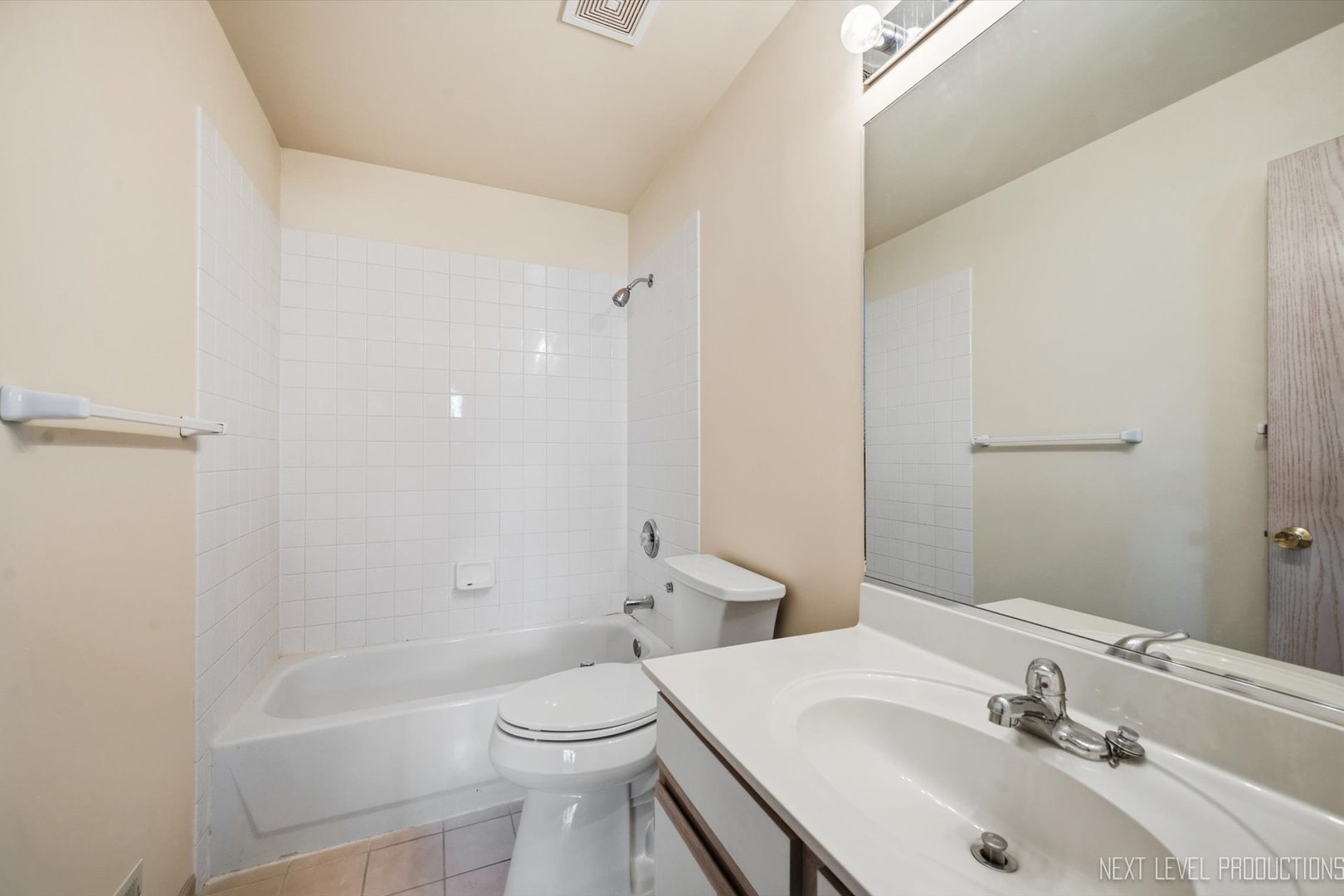37 Ione Drive B Property Photo 28