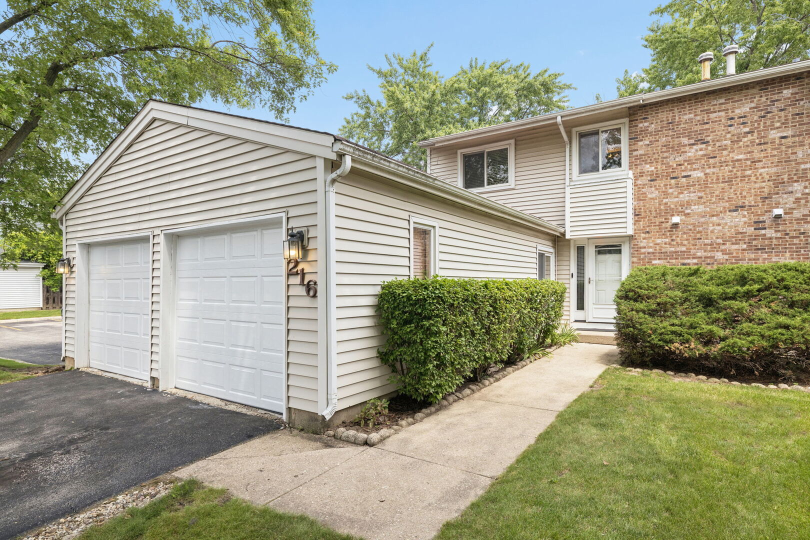 216 Douglass Way Property Photo 1