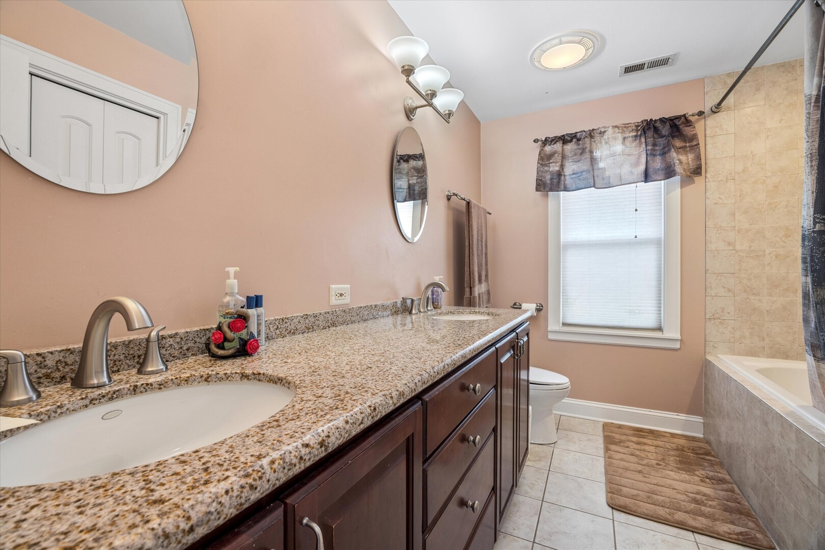 721 N Brainard Avenue Property Photo 12