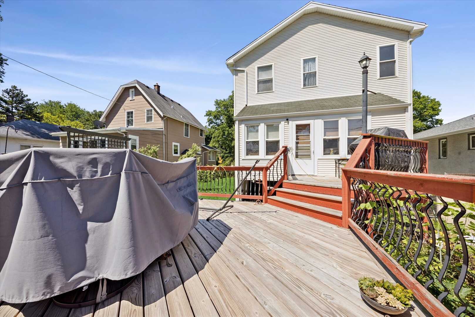 721 N Brainard Avenue Property Photo 19