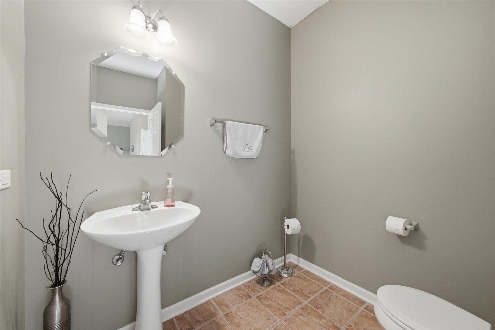 321 Claridge Circle Property Photo 7