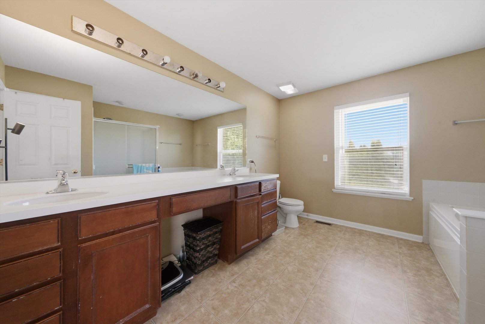 321 Claridge Circle Property Photo 21