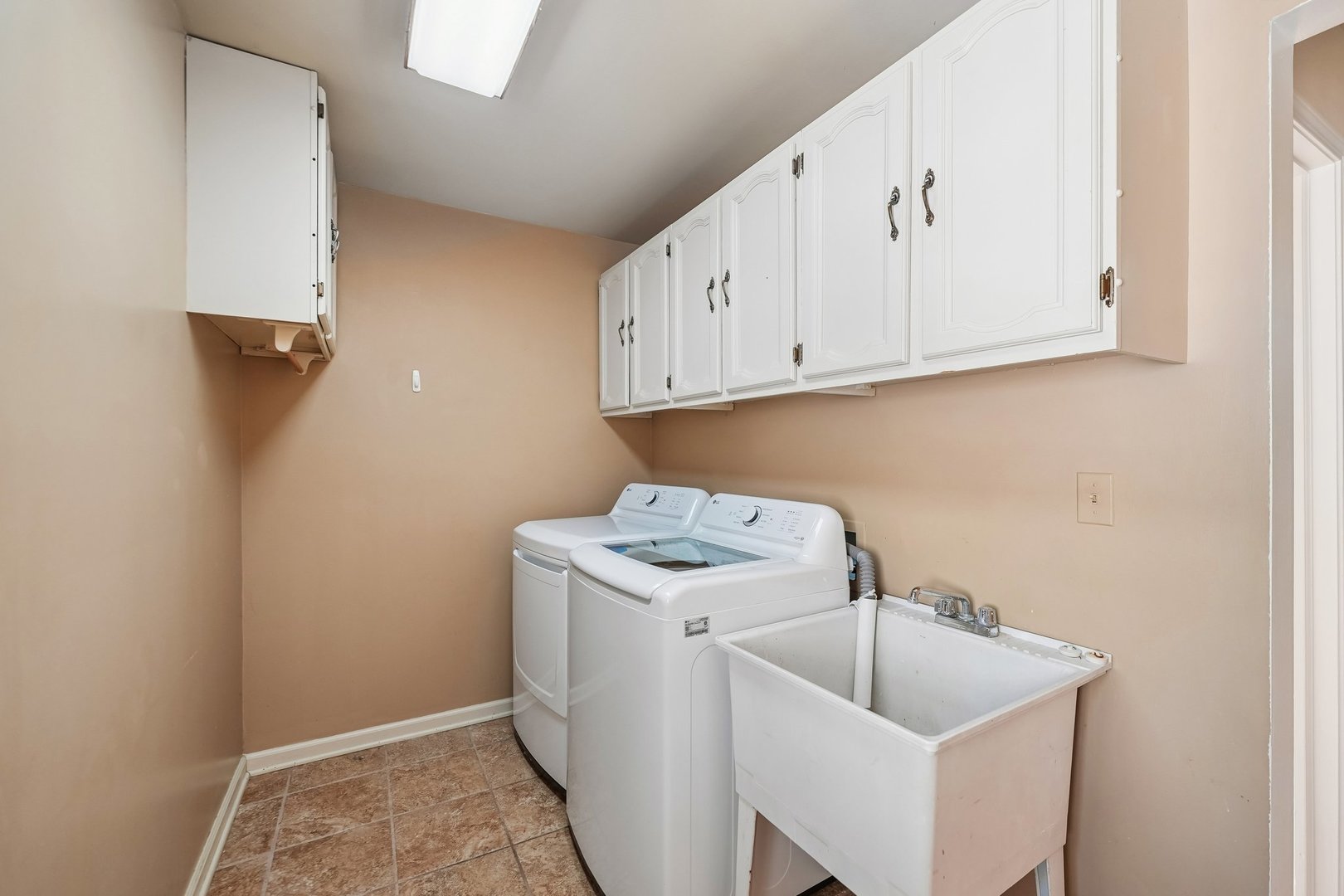 2027 Richton Drive Property Photo 10