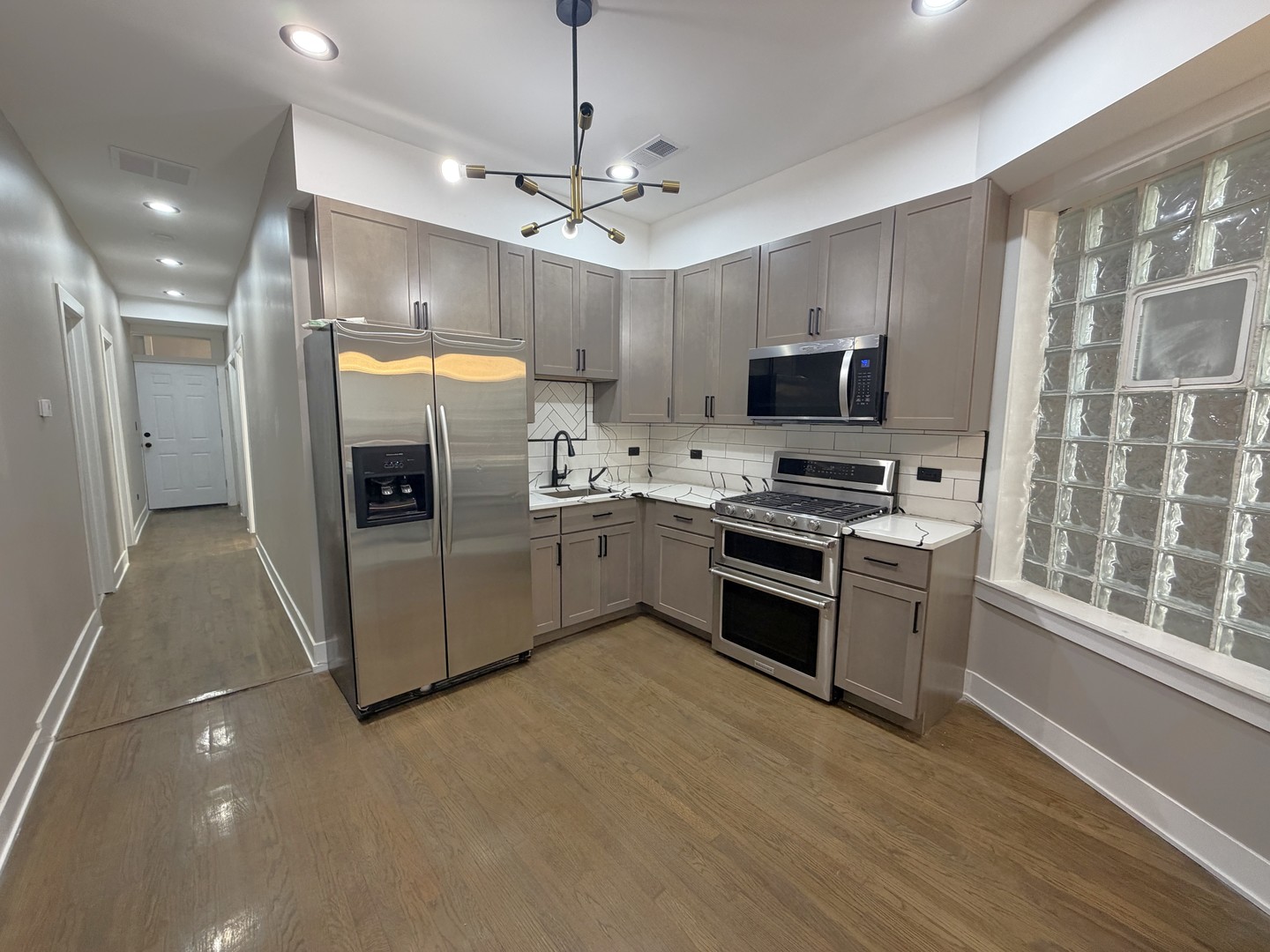 1911 S Ridgeway Avenue 1f Property Photo 2