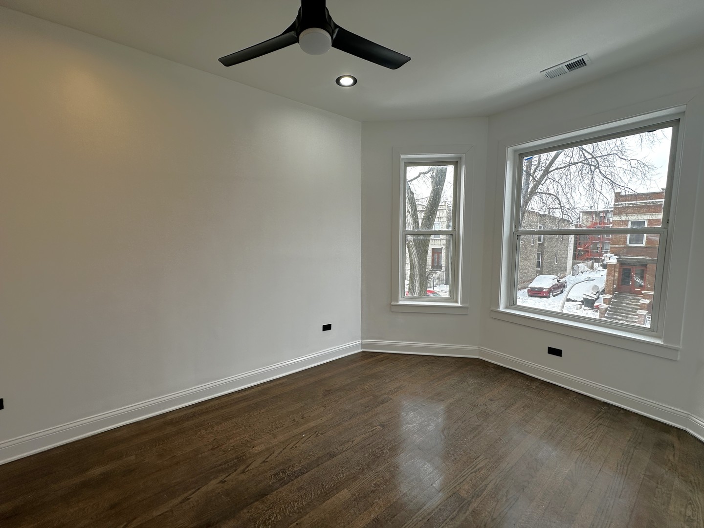 1911 S Ridgeway Avenue 1f Property Photo 5