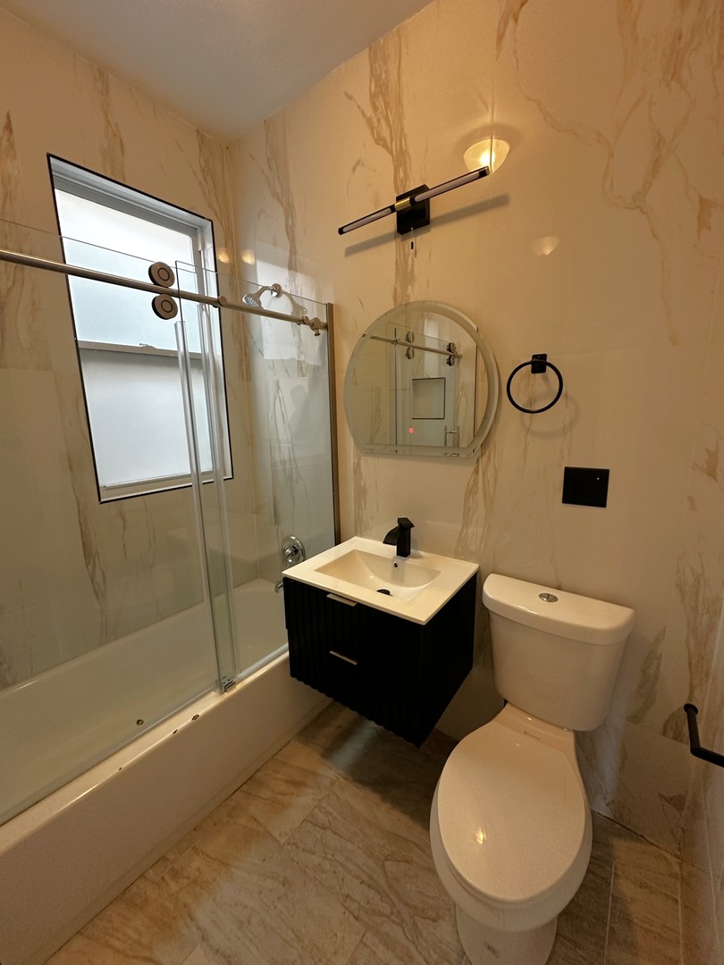 1911 S Ridgeway Avenue 1f Property Photo 6