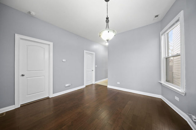 7931 S East End Avenue Property Photo 9