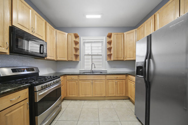 7931 S East End Avenue Property Photo 12
