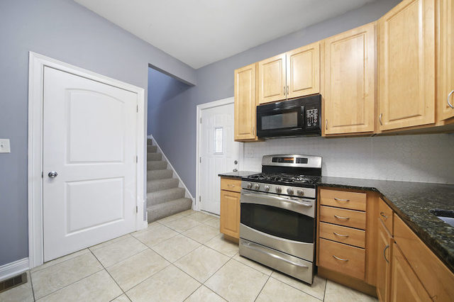 7931 S East End Avenue Property Photo 13