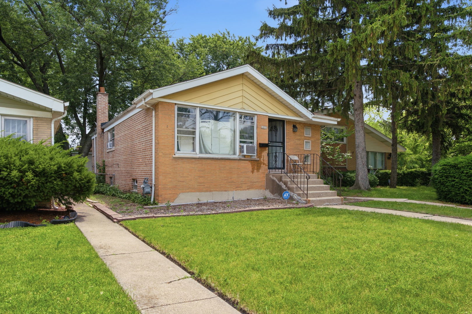 14533 Center Avenue Property Photo 3