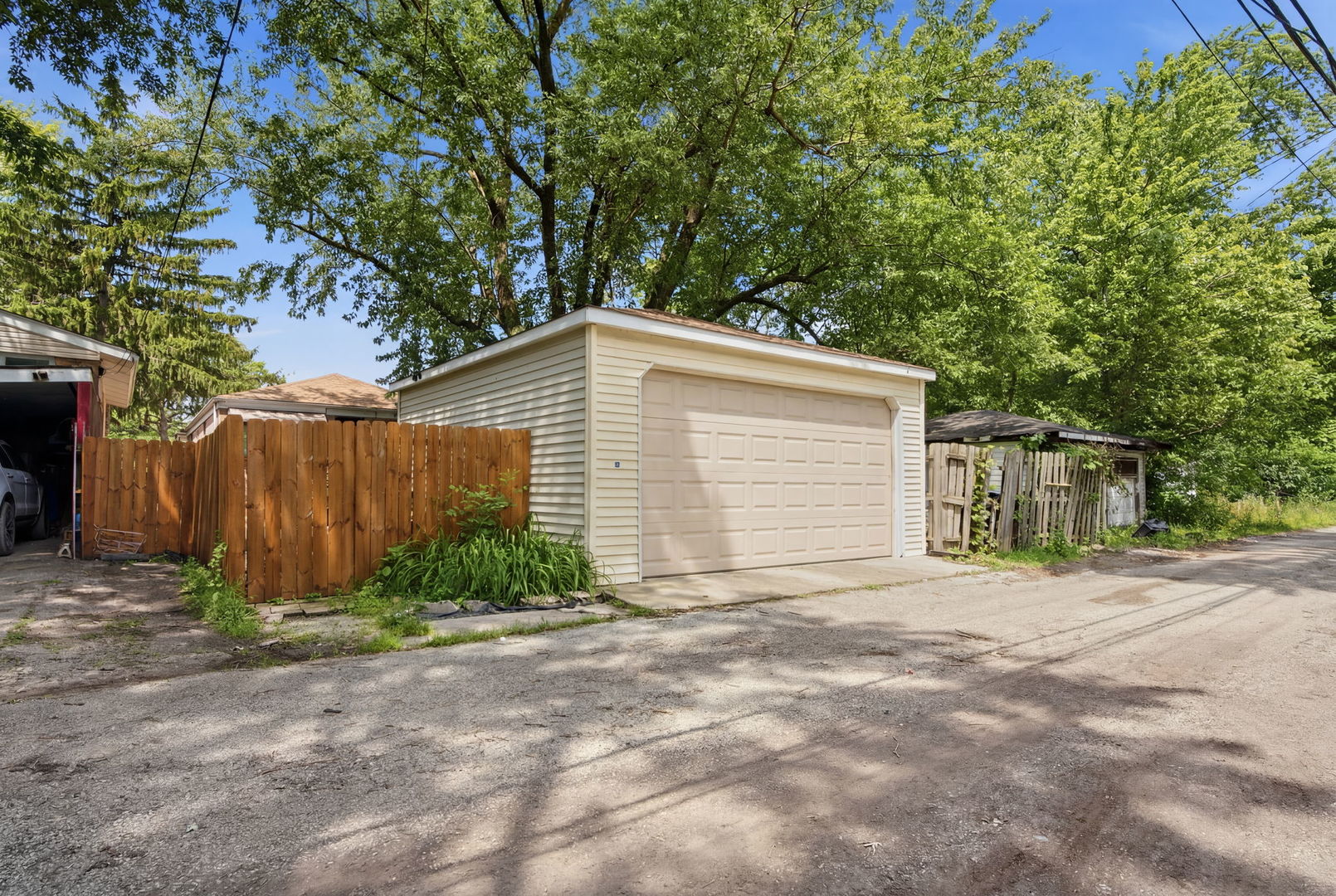 14533 Center Avenue Property Photo 20
