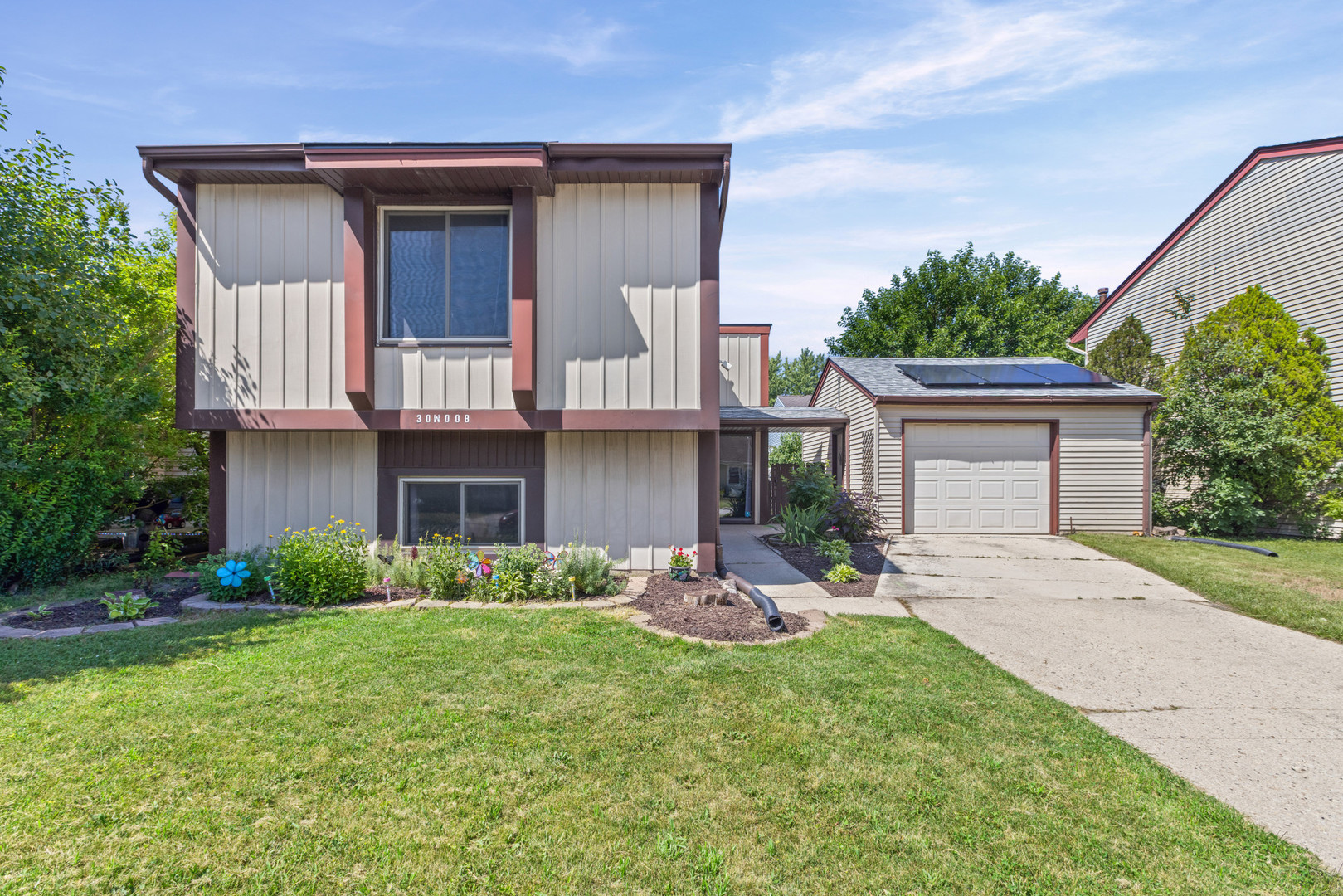 30W008 Danbury Drive