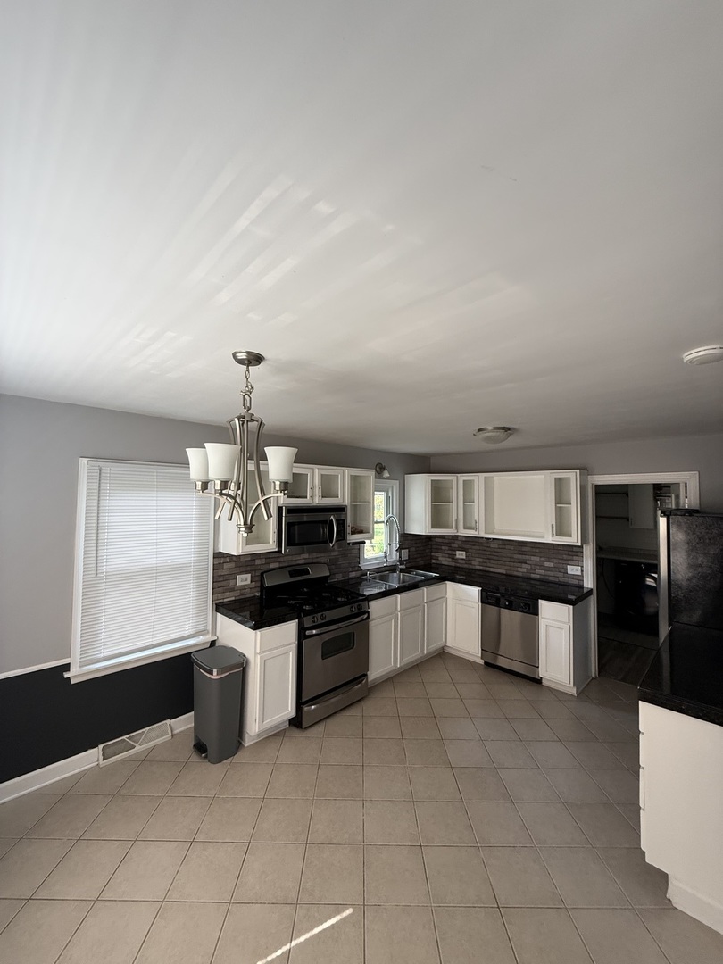 47 W Algonquin Road Property Photo 8