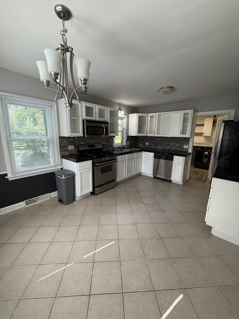 47 W Algonquin Road Property Photo 10