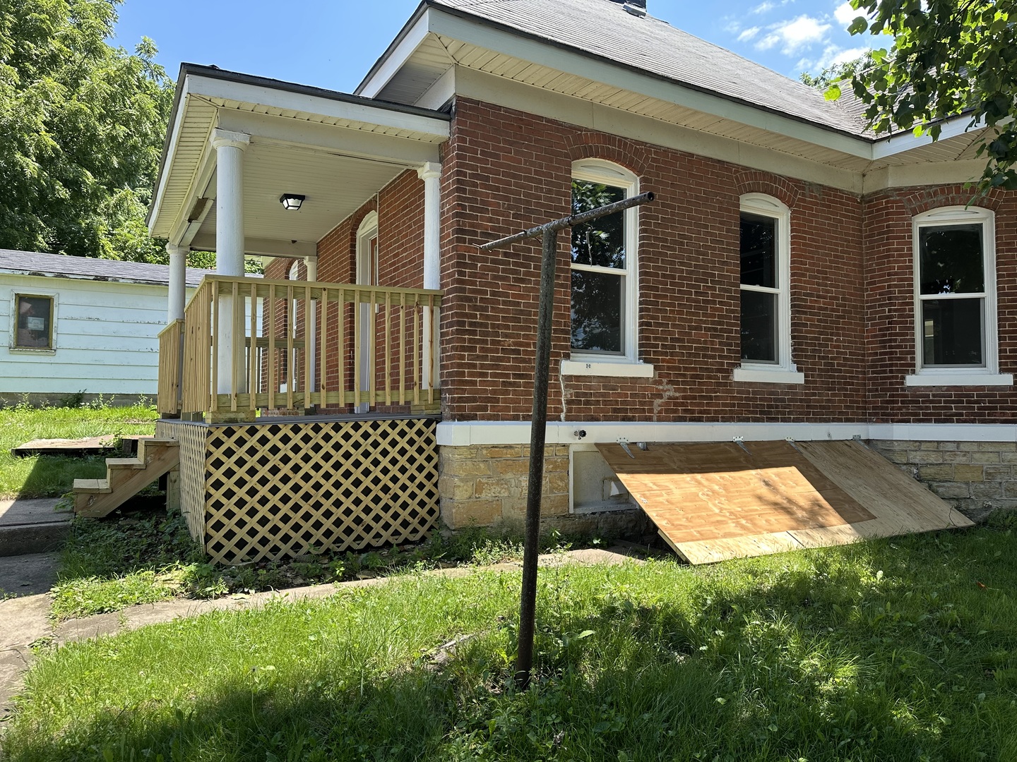 202 Clay Street Property Photo 2