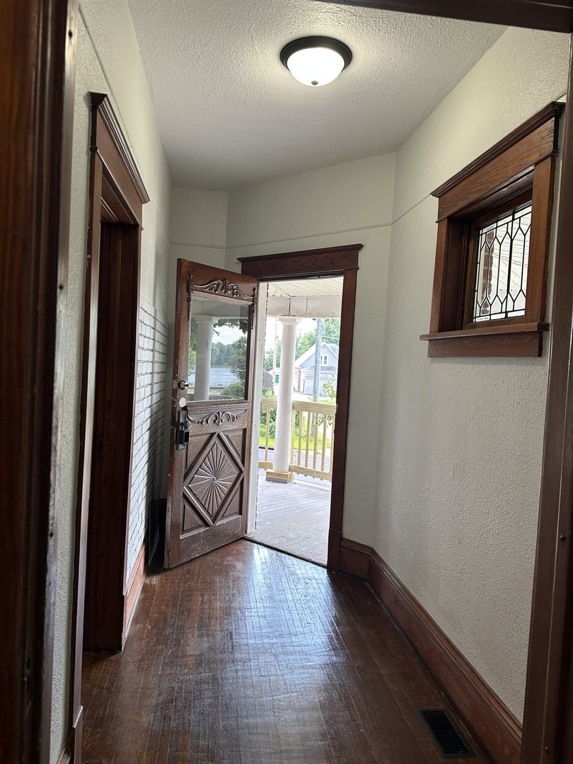 202 Clay Street Property Photo 9