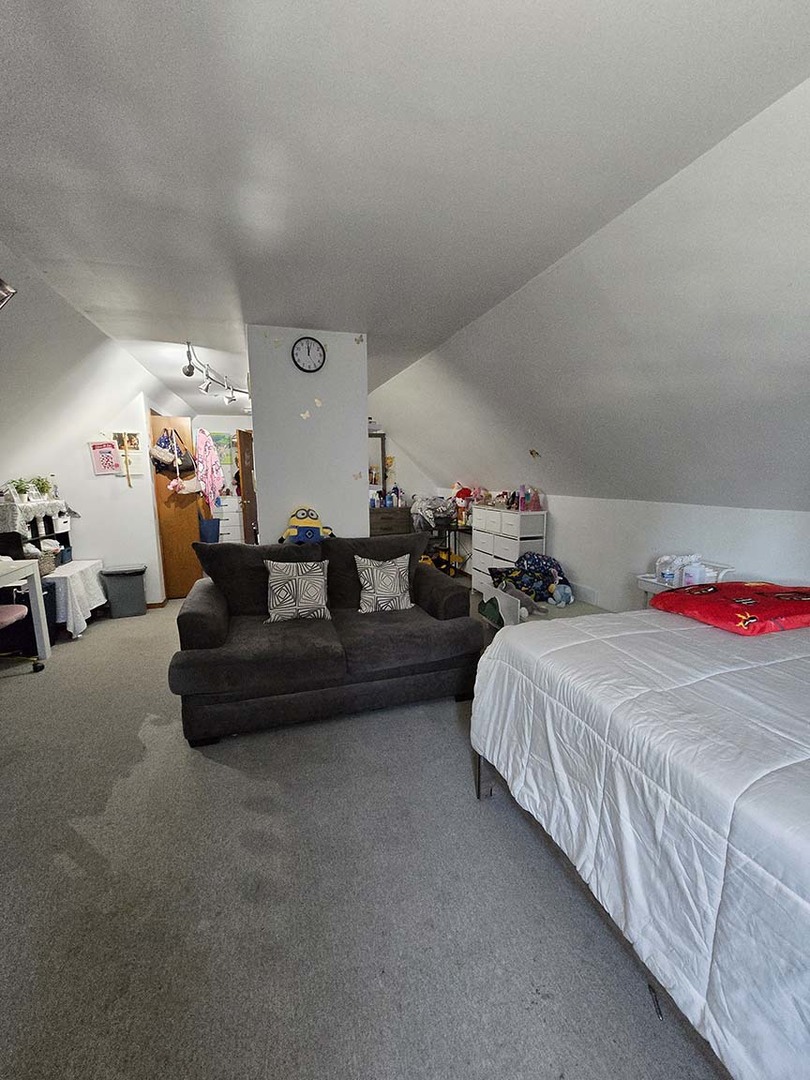 4602 N Karlov Avenue Property Photo 14