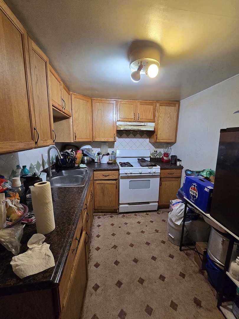 4602 N Karlov Avenue Property Photo 17