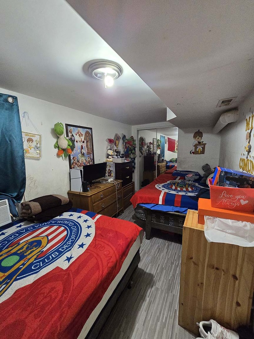 4602 N Karlov Avenue Property Photo 18