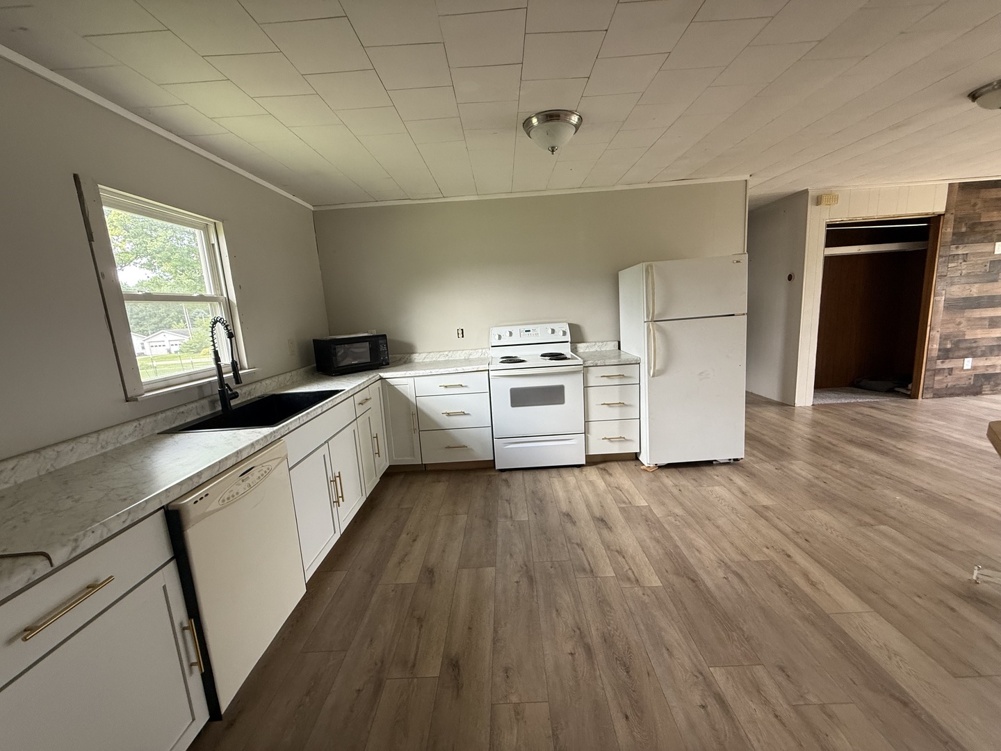 108 Lafayette Street Property Photo 6