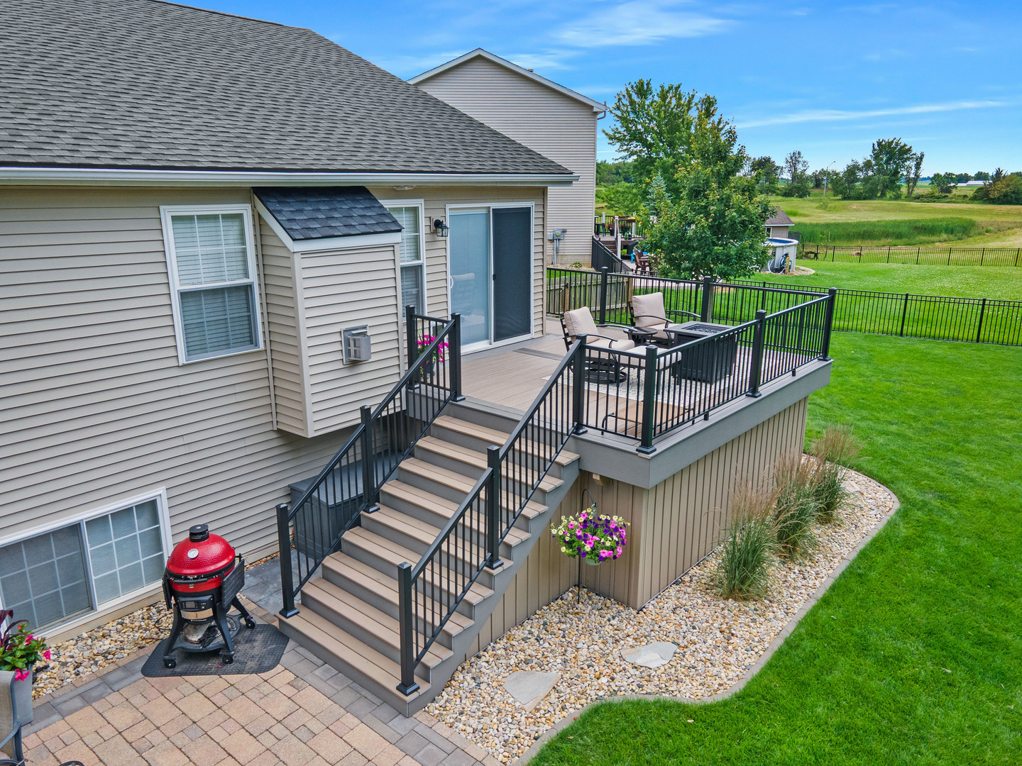 2911 Breezewood Boulevard Property Photo 3