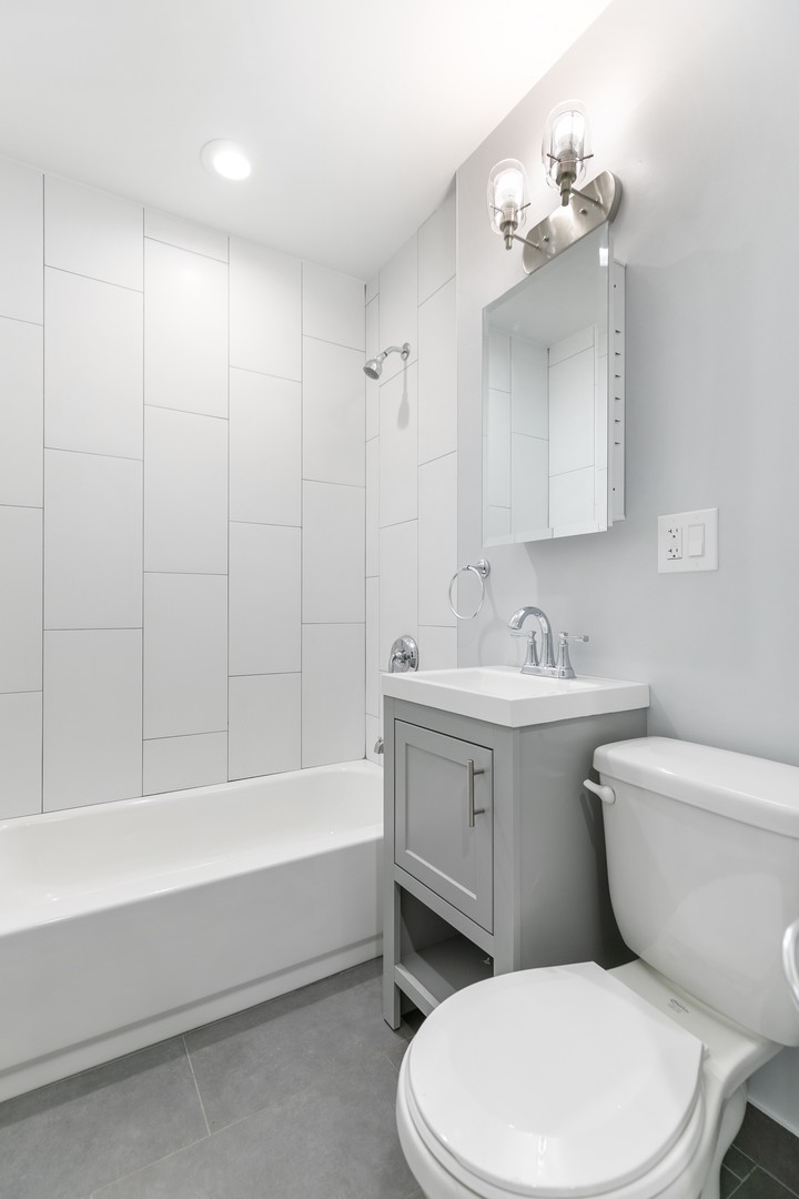 1301 W Estes Avenue 3e Property Photo 9