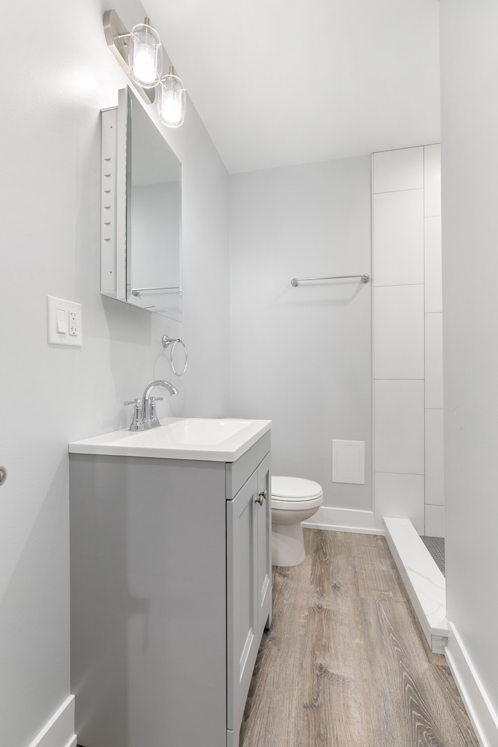 1301 W Estes Avenue 3e Property Photo 10