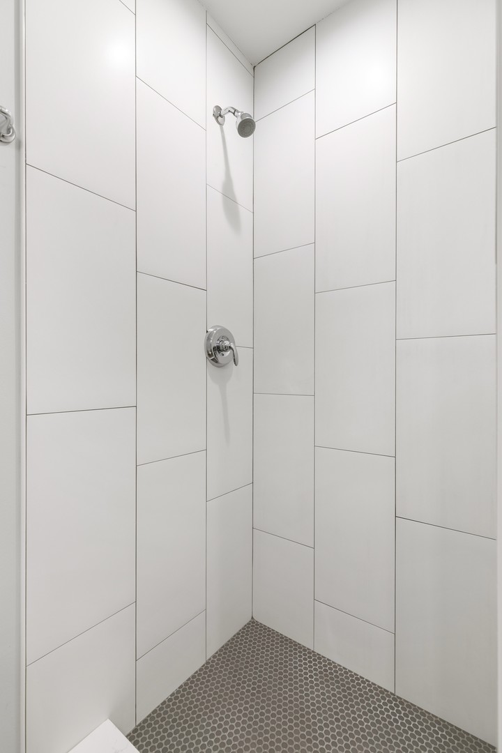 1301 W Estes Avenue 3e Property Photo 11