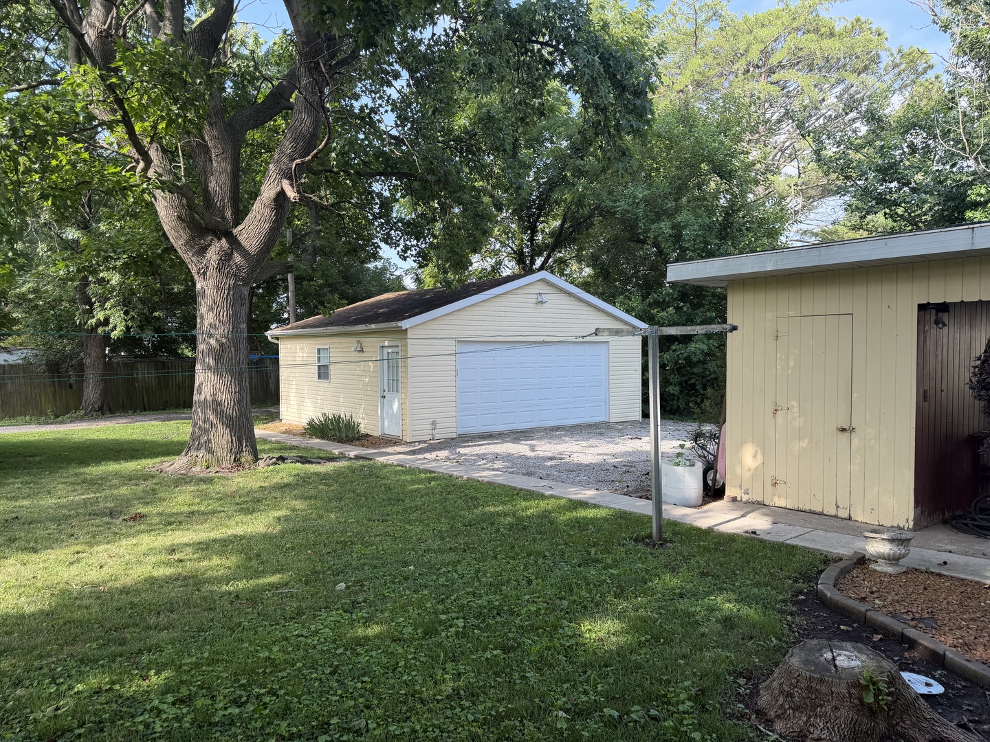 110 E Kaskaskia Street Property Photo 5