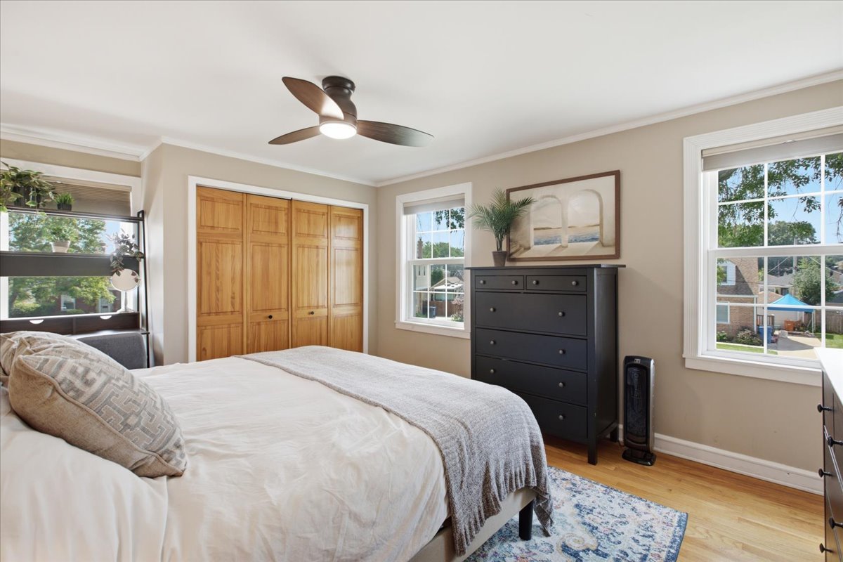 7734 W Glenlake Avenue Property Photo 10