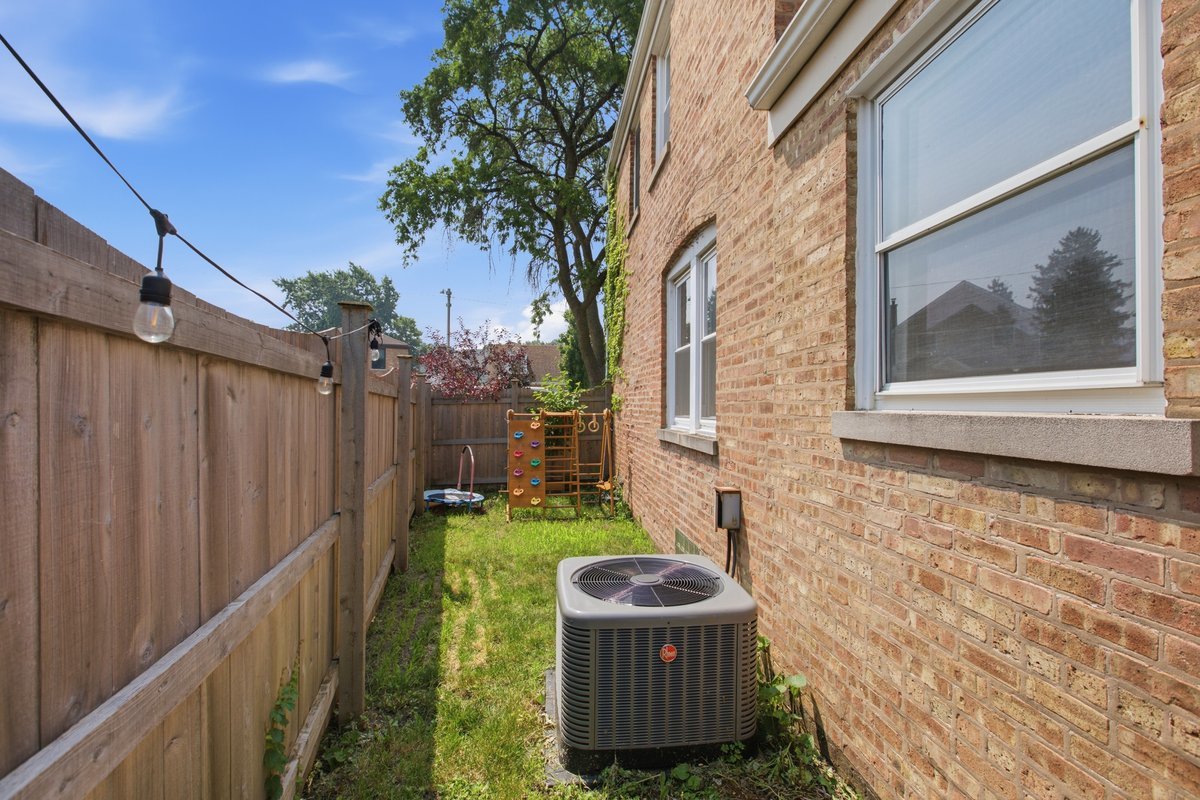 7734 W Glenlake Avenue Property Photo 19