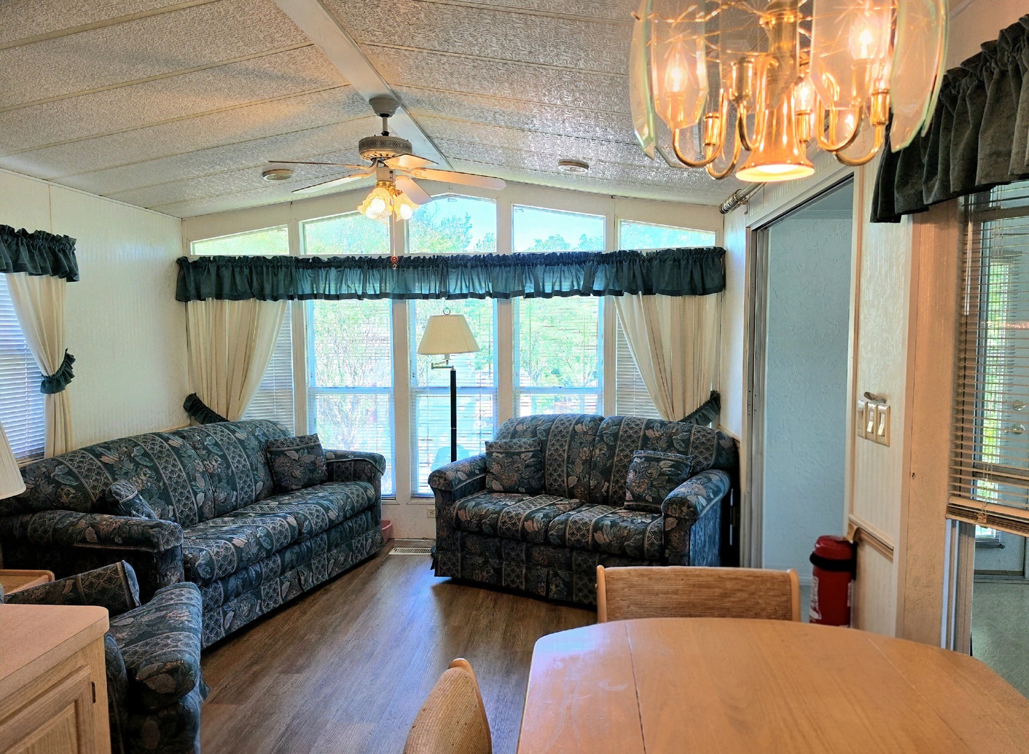 41 Thornridge Property Photo 7