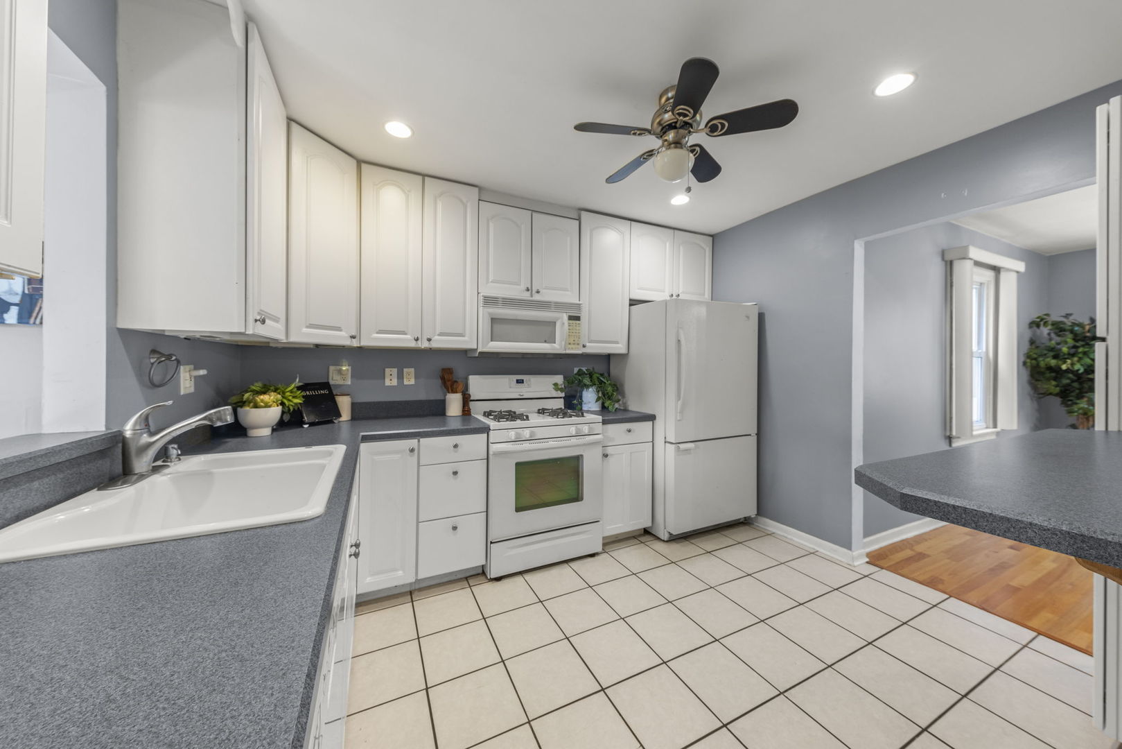 358 N Fairfield Avenue Property Photo 6