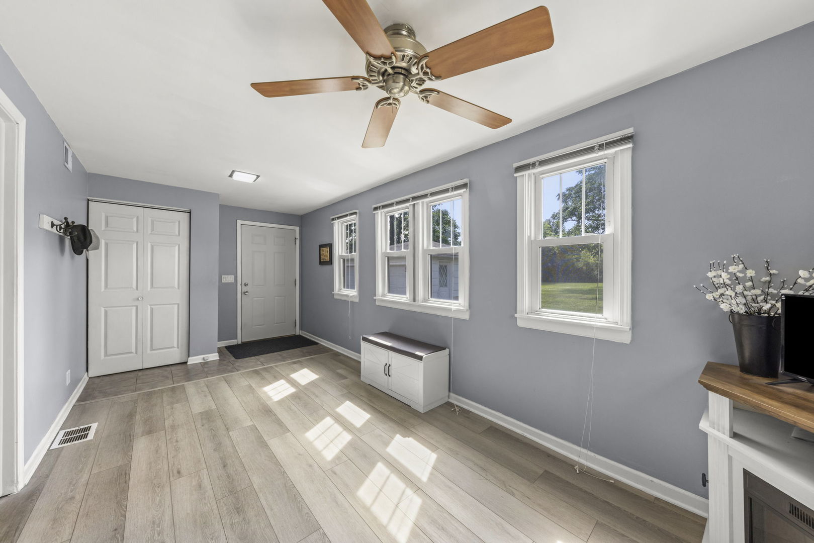 358 N Fairfield Avenue Property Photo 9