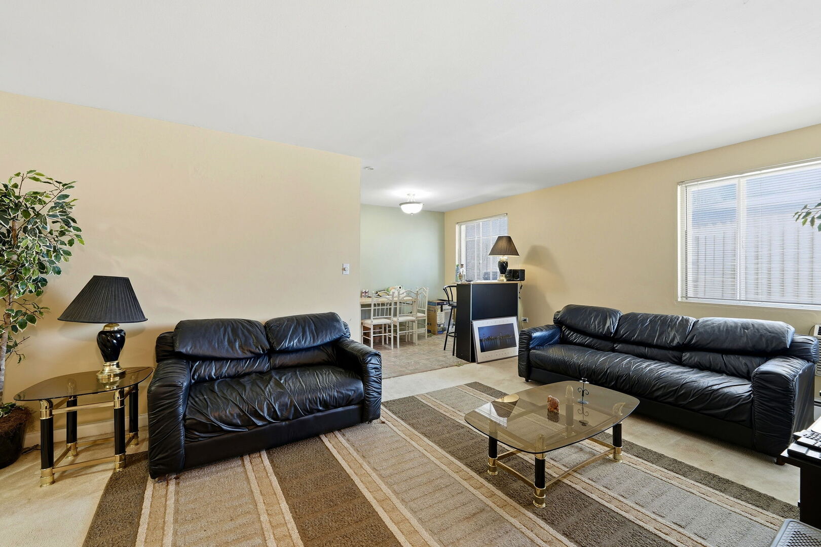 1609 Howard Street 2 Property Photo 5