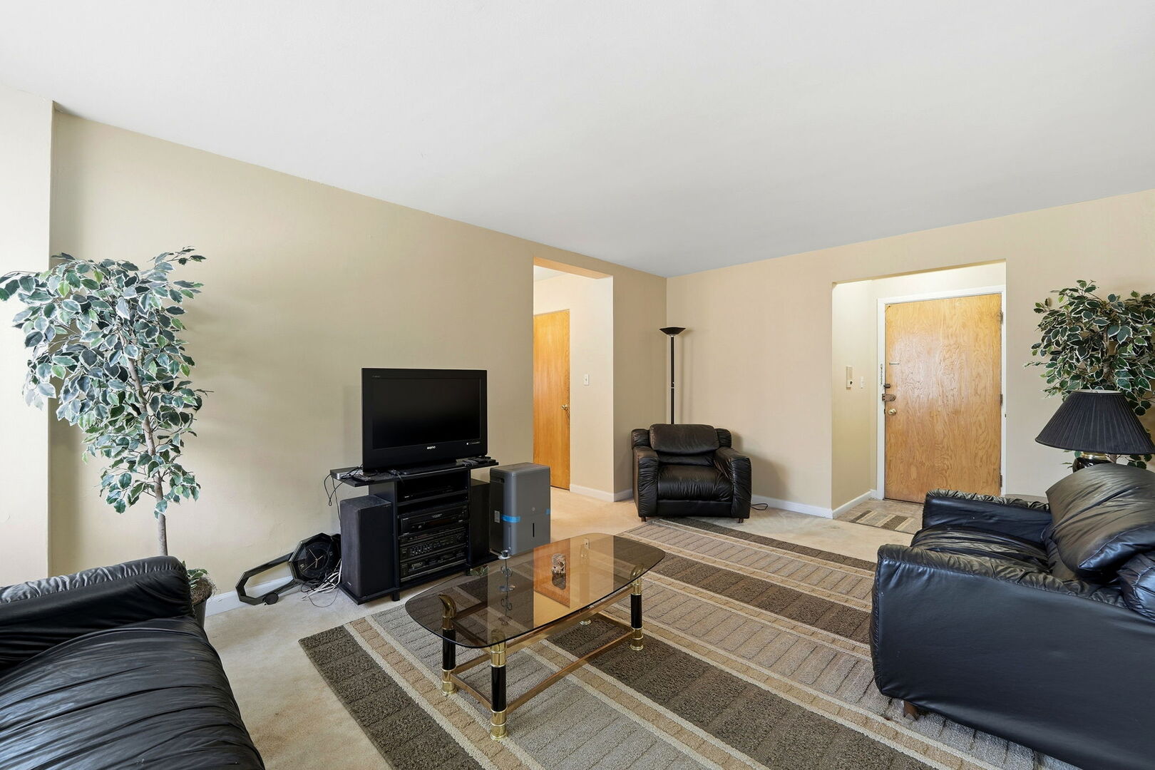 1609 Howard Street 2 Property Photo 6