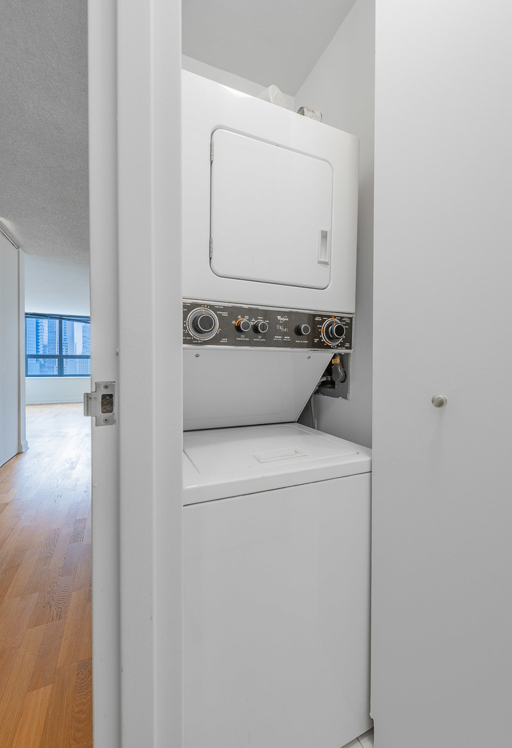474 N Lake Shore Drive 2007 Property Photo 9
