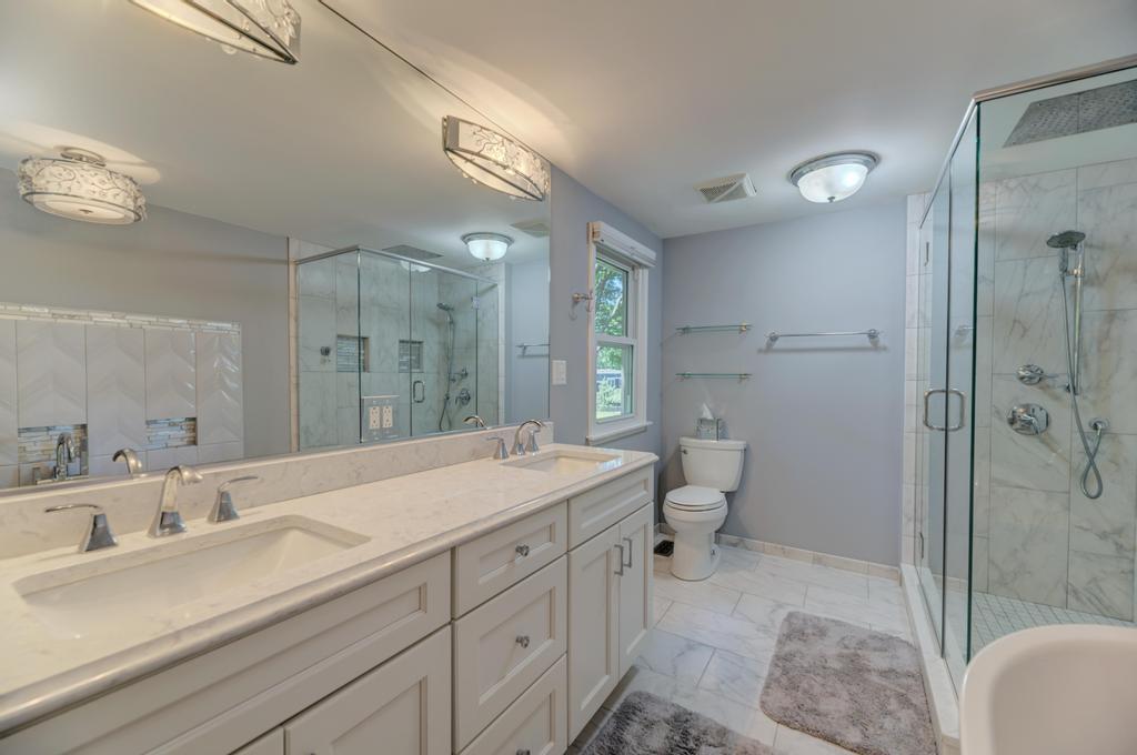 1119 W White Oak Street Property Photo 33