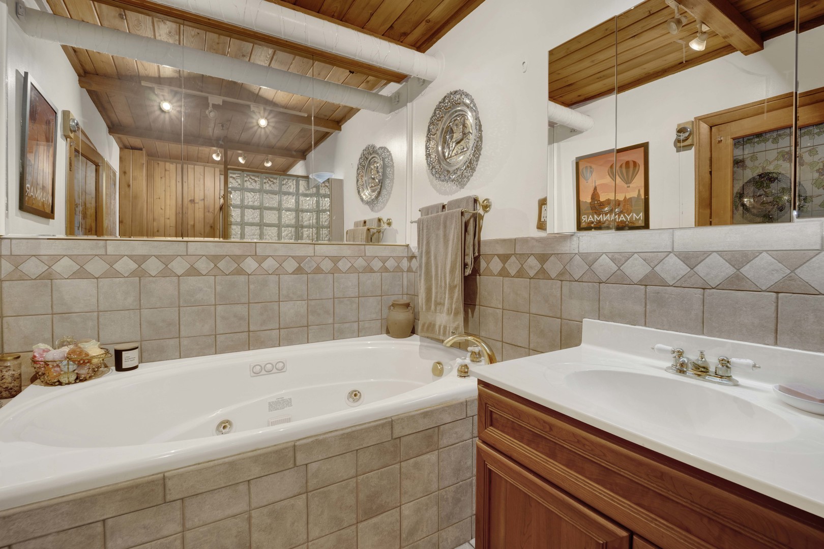 540 N Lake Shore Drive 225 Property Photo 15