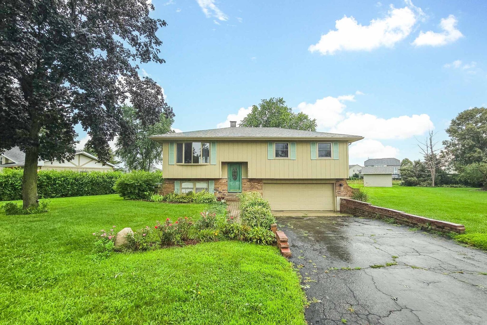 10120 Sunridge Drive Property Photo 1