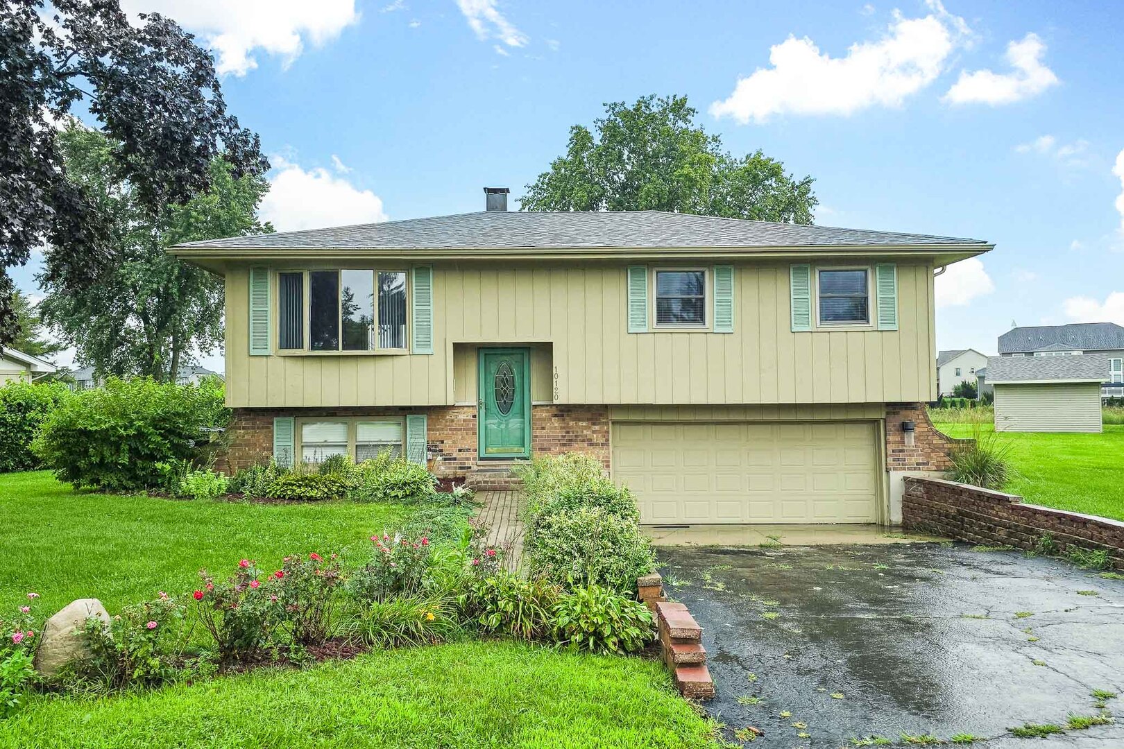 10120 Sunridge Drive Property Photo 2