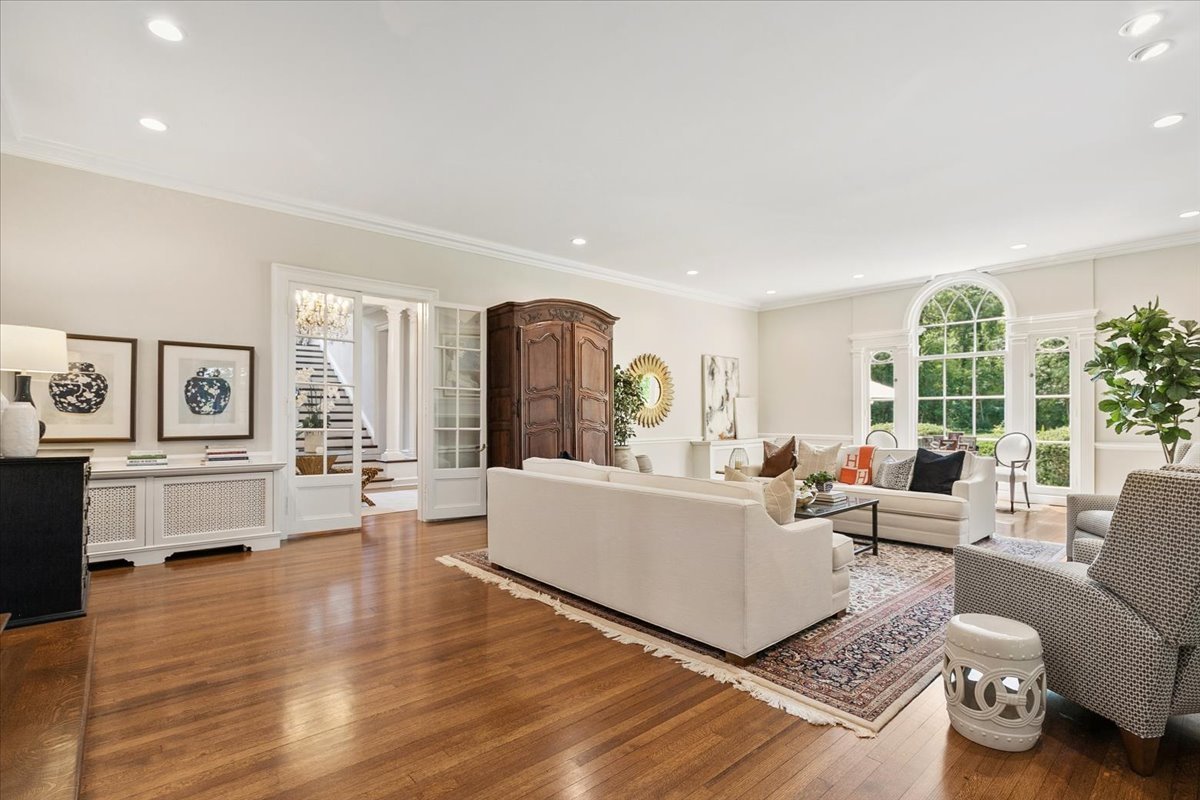 400 Washington Road Property Photo 12