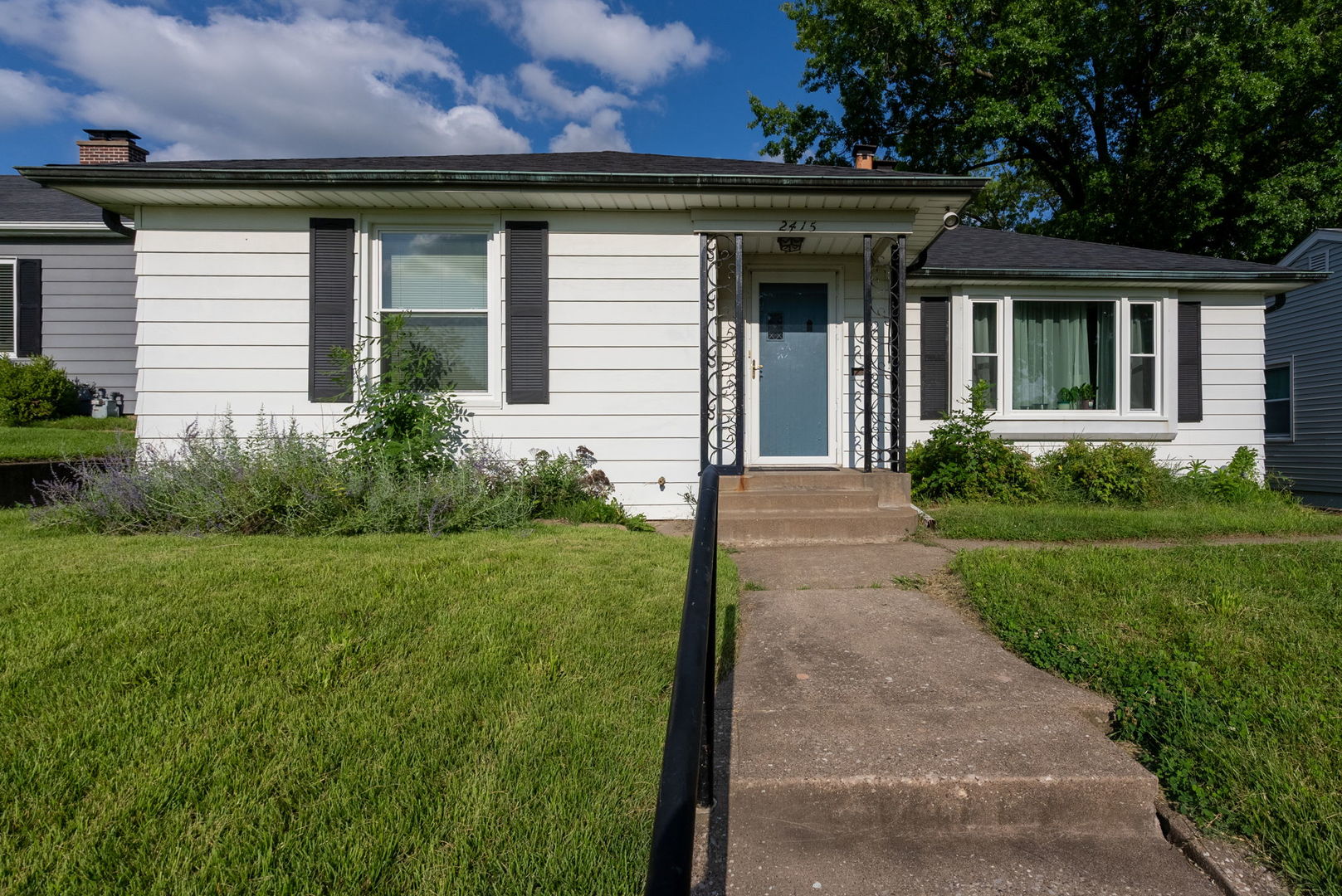 2415 Glen Place Property Photo 1