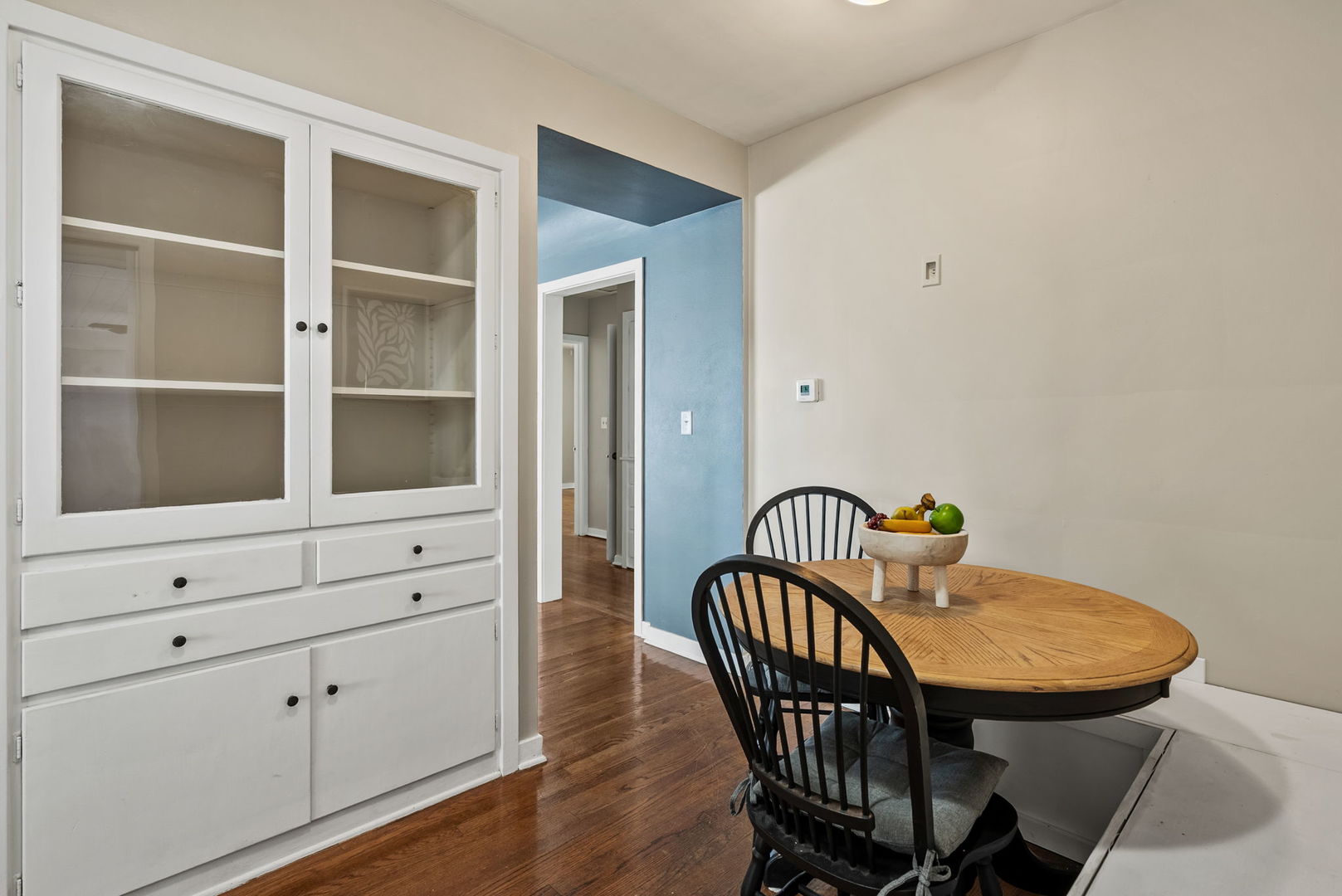 2415 Glen Place Property Photo 11