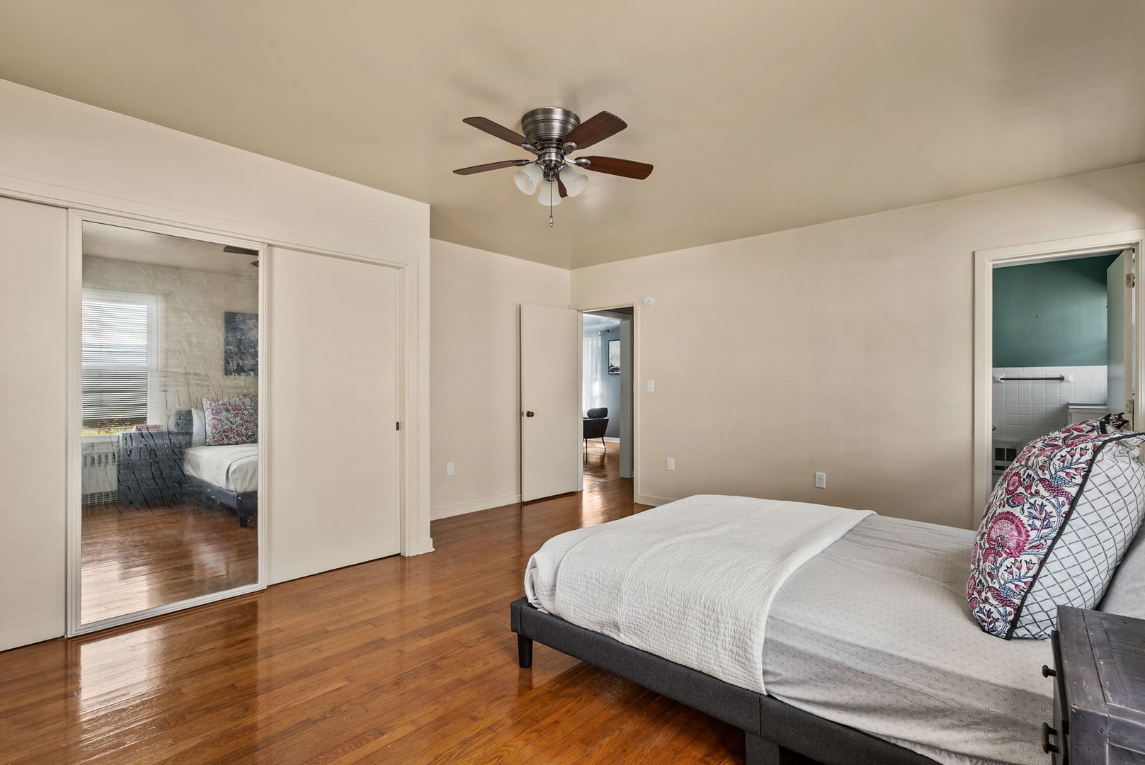 2415 Glen Place Property Photo 15