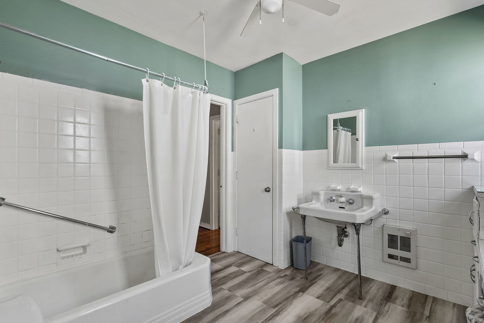 2415 Glen Place Property Photo 17
