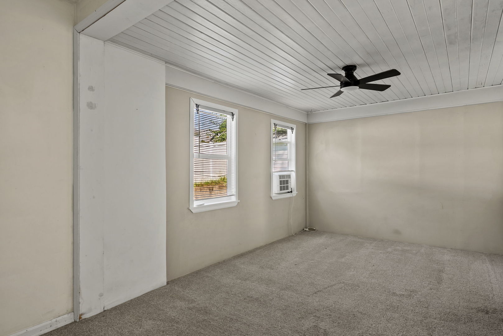 2415 Glen Place Property Photo 18