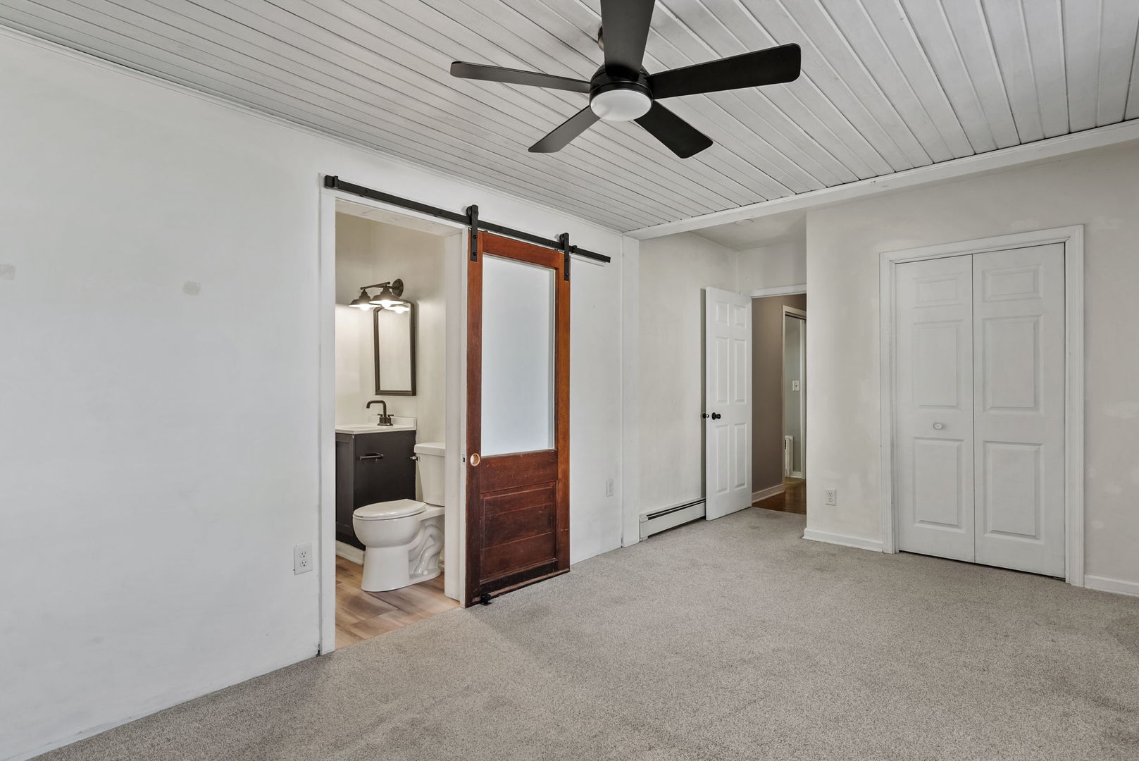 2415 Glen Place Property Photo 19